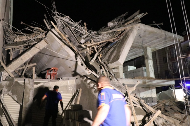 ŞANLIURFA'DA İNŞAAT ÇÖKTÜ, 3 İŞÇİ MOLOZLARIN ALTINDA KALDI