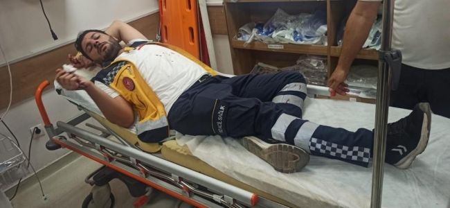 ŞANLIURFA'DA AMBULANS ŞOFÖRÜNÜN BURNUNU KIRDILAR