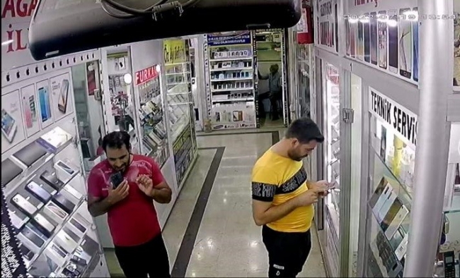 EYYÜBİYE'DE VİCDANSIZ HIRSIZ, ÇOCUĞUN GÖZÜNÜN YAŞINA BAKMADI!