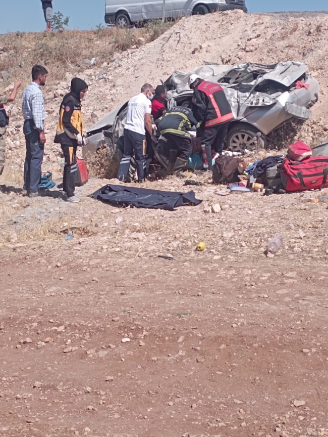 URFA'DA DEHŞETE DÜŞÜREN KAZA: 1 ÖLÜ, 1 YARALI