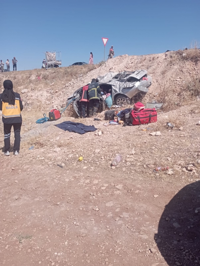 URFA'DA DEHŞETE DÜŞÜREN KAZA: 1 ÖLÜ, 1 YARALI