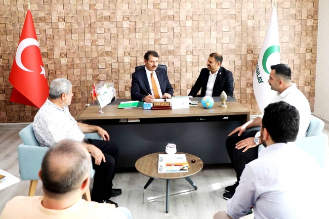 Vali Salih Ayhan'dan Yeşilay Şubesine ziyaret