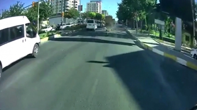 ŞANLIURFA'DA 2 KİŞİNİN ÖLDÜĞÜ FECİ KAZA KAMERADA