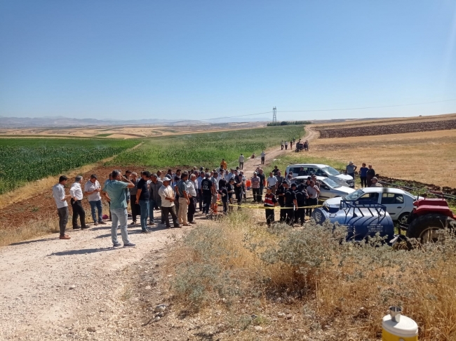 TRAKTÖRDEN DÜŞEN KADIN HAYATINI KAYBETTİ