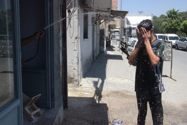 URFA'DA SICAKTAN BUNALANLARIN SIĞINAĞI PARKLAR