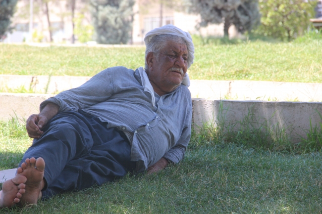 URFA'DA SICAKTAN BUNALANLARIN SIĞINAĞI PARKLAR