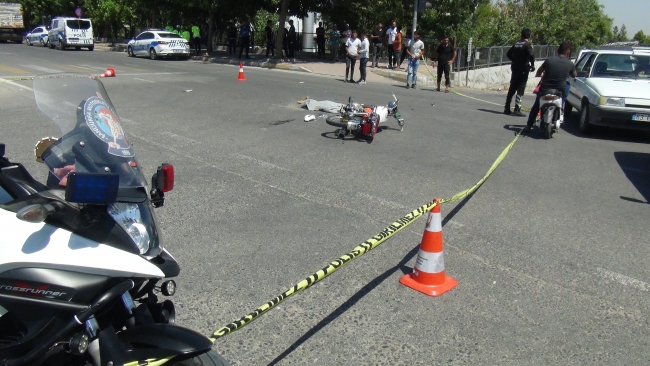 ŞANLIURFA'DA TIRA ÇARPAN MOTOSİKLET SÜRÜCÜSÜ FECİ ŞEKİLDE HAYATINI KAYBETTİ