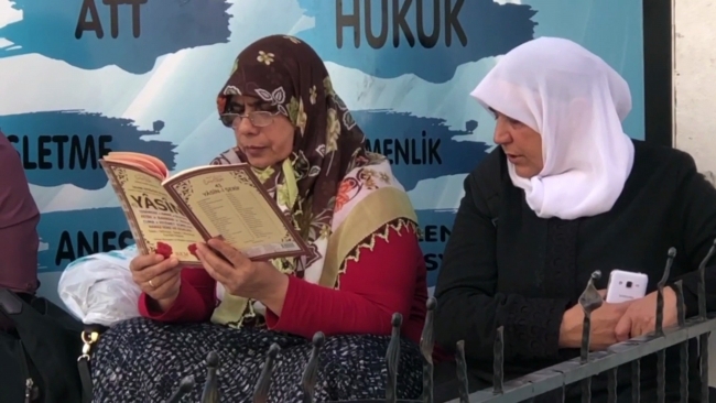 ŞANLIURFA'DA KPSS'YA GEÇ KALANLAR SALONA ALINMADI