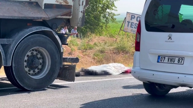 SURUÇ'TA ÖNCE TİCARİ ARACIN, SONRA KAMYONUN ÇARPTIĞI KİŞİ ÖLDÜ