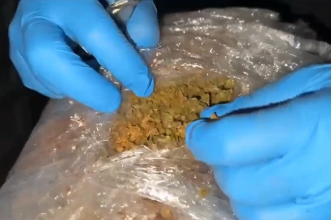 HASTANE BAHÇESİNDE 9 KİLO 500 GRAM UYUŞTURUCU YAKALANDI