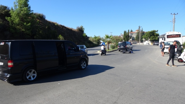 Motosiklet sürücüsü kaskı sayesinde ölümden döndü