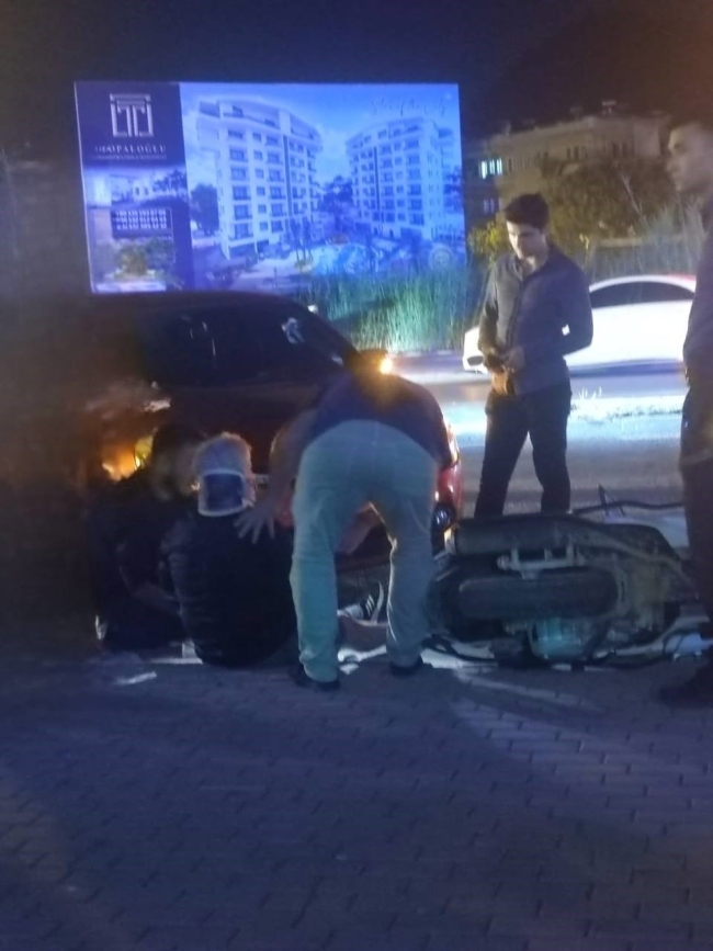 Motosikletle otomobilin çarpıştığı kazada baba kız hastanelik oldu
