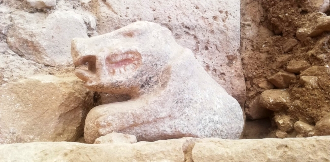 DÜNYANIN EN ESKİ BOYALI HEYKELİ GÖBEKLİTEPE’DE BULUNDU