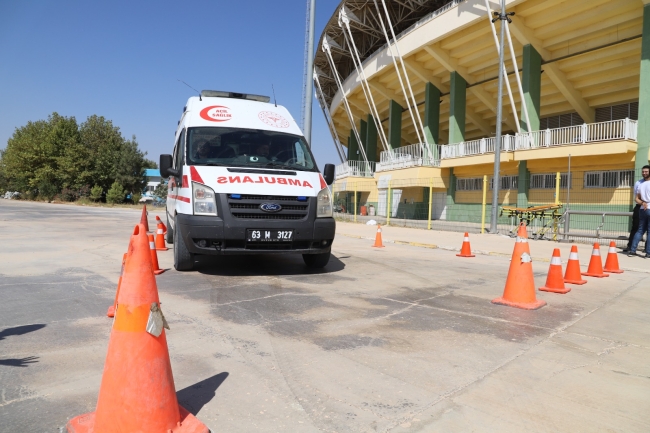 VATANDAŞLARDAN AMBULANSLARA YOL VERMELERİNİ İSTİYORUZ