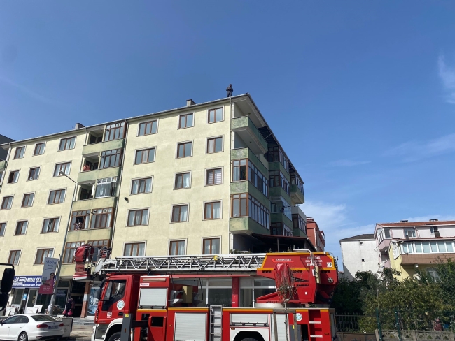 6 katlı binada intihar girişimi