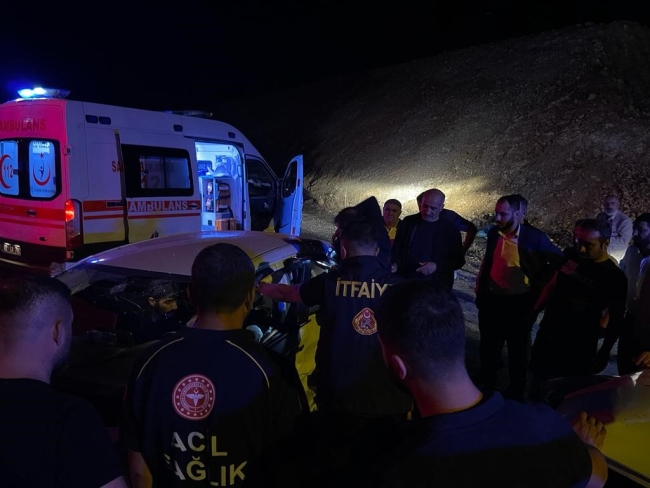 SİVEREK-ADIYAMAN KARAYOLUNDA FECİ KAZA: 8 YARALI