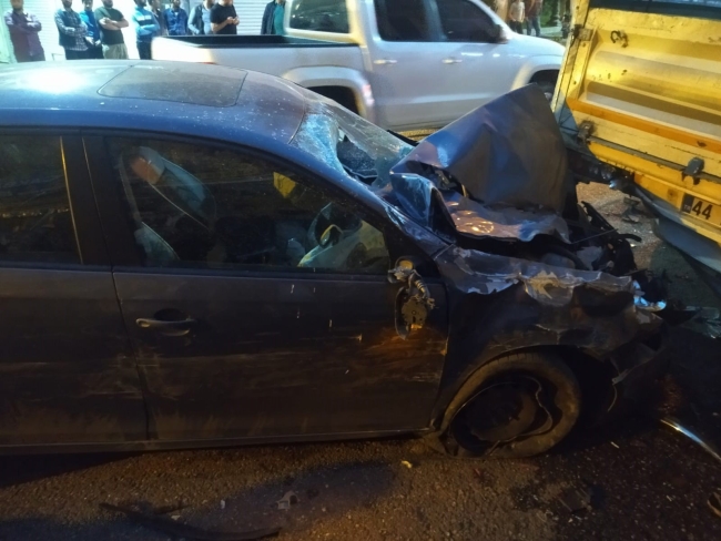 KONTROLDEN ÇIKAN OTOMOBİL 4 ARACA ÇARPARAK DURABİLDİ