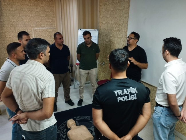 TRAFİK POLİSLERİNE İLKYARDIM EĞİTİMİ