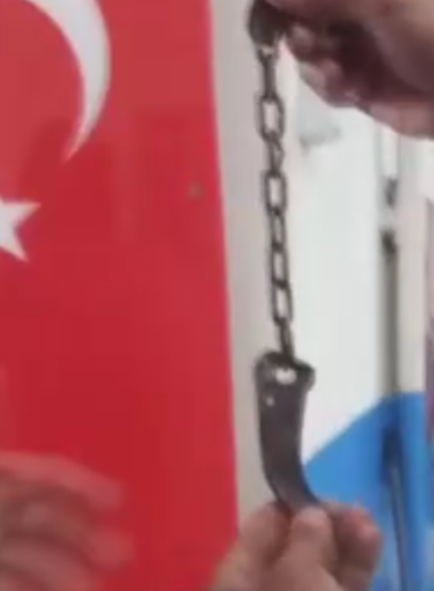 Adana'da 7 yaşındaki çocuk akranını okulda zincirle dövdü