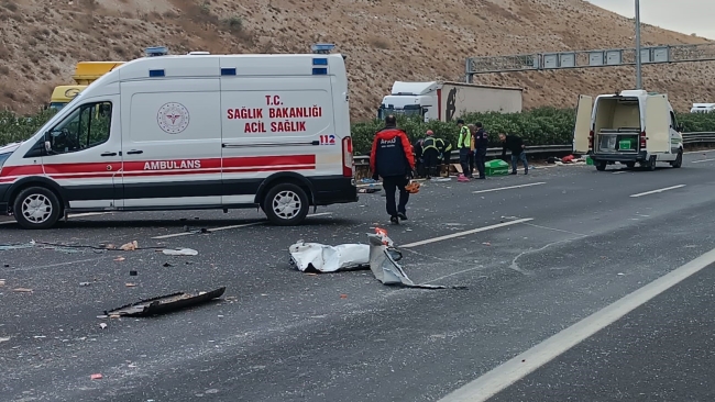 FECİ KAZADA CAN PAZARI YAŞANDI