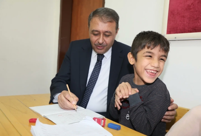 VALİ HASAN ŞILDAK ÖZEL EĞİTİM UYGULAMA OKULUNU ZİYARET ETTİ