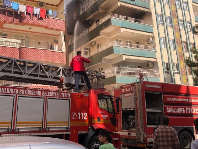 ÇIKAN YANGINDA 3 KİŞİ DUMANDAN ETKİLENDİ