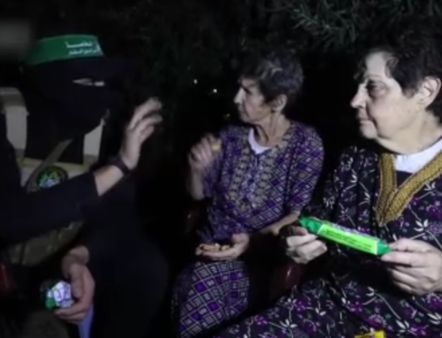 HAMAS İKİ REHİNEYİ DAHA SERBEST BIRAKTI