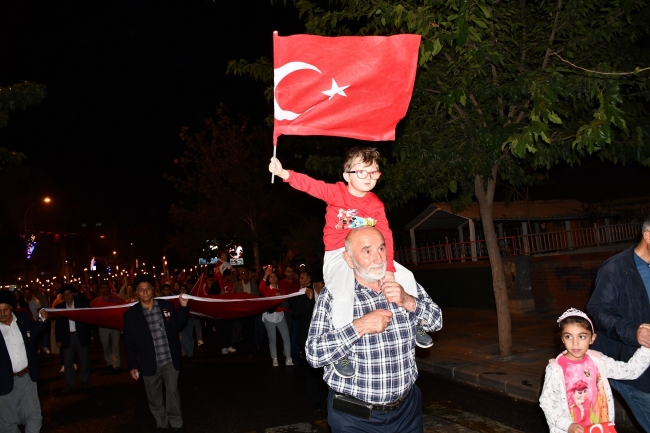 SİVEREK’TE FENER ALAYI YÜRÜYÜŞÜ DÜZENLENDİ