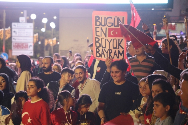 ŞANLIURFA'DA BİNLERCE KİŞİ SOKAĞA İNDİ