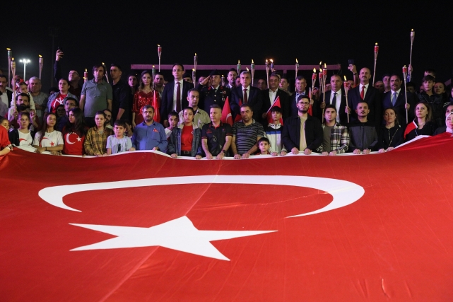 ŞANLIURFA'DA BİNLERCE KİŞİ SOKAĞA İNDİ