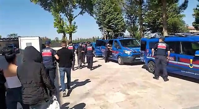 HUSUMETLİSİ YERİNE BAŞKASINI VURDU!