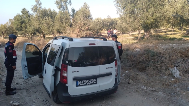 JANDARMA BİLE ŞAŞIRDI! BİR OTOMOBİLDEN 16 KAÇAK GÖÇMEN ÇIKTI