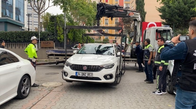POLAT ÇİFTİNE AİT ARABALAR ÇEKİCİ İLE GÖTÜRÜLDÜ