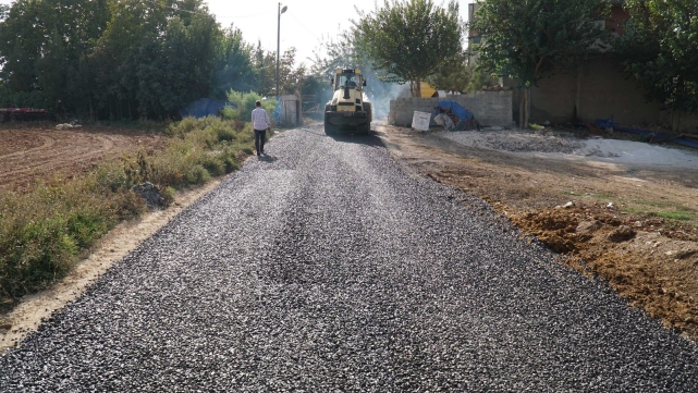 KIRSALDAKİ YOLLAR ASFALTLA BULUŞUYOR