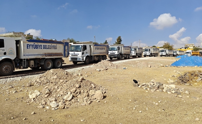 EYYÜBİYE’NİN BATI KIRSALINDA ASFALT ÇALIŞMALARI DEVAM EDİYOR