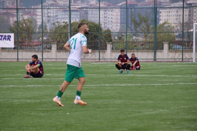 HAKEMİN KARARINI BEĞENMEDİLER, OTURMA EYLEMİ YAPTILAR