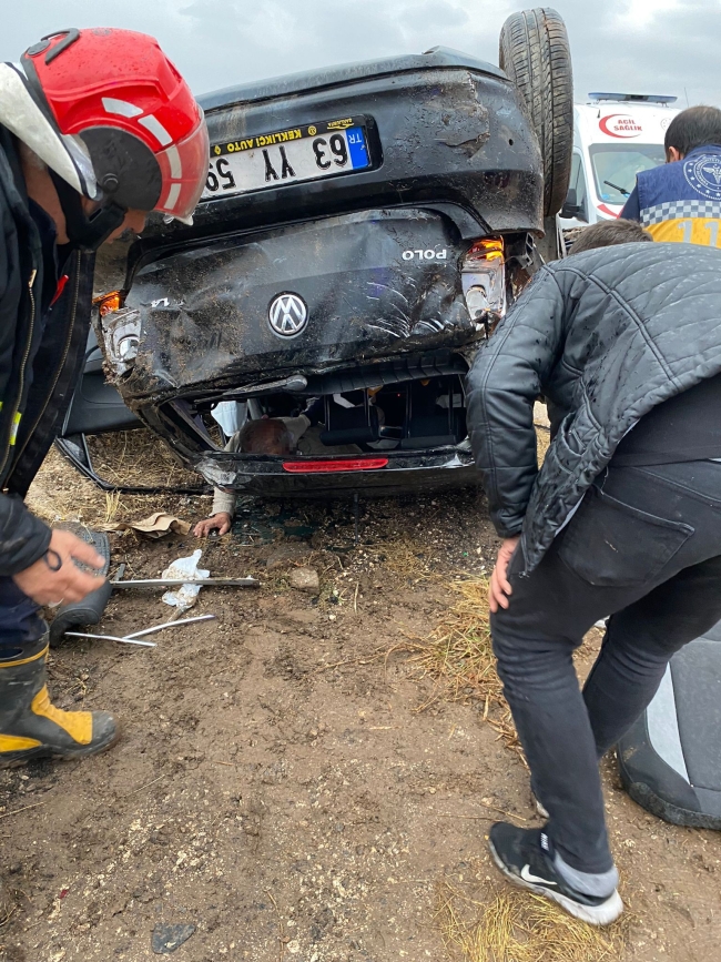 SİVEREK'TE OTOMOBİL TAKLA ATTI