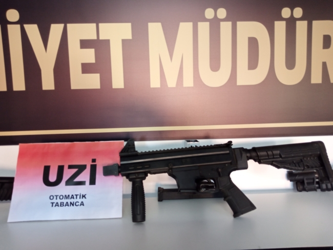 ÇAMAŞIR MAKİNESİNE GİZLENMİŞ HAFİF MAKİNELİ TÜFEK ELE GEÇİRİLDİ