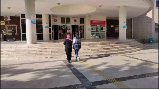 YANKESİCİLİK YAPTIRDIĞI OĞLUYLA BİRLİKTE YAKALANDI
