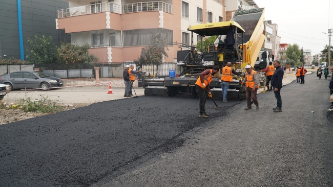 HALİLİYE'DE SICAK ASFALT ÇALIŞMALARIYLA YOLLAR YENİLENİYOR