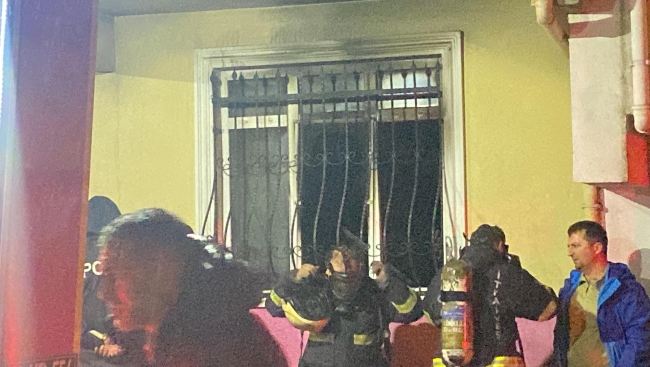 EV SAHİBİNE KIZDI, EVİ KUNDAKLADI