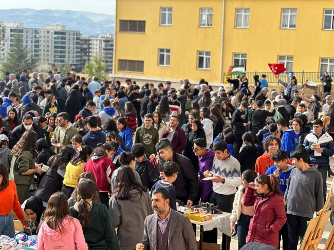 GENÇ YÜREKLER GAZZE İÇİN BİR ARAYA GELDİ