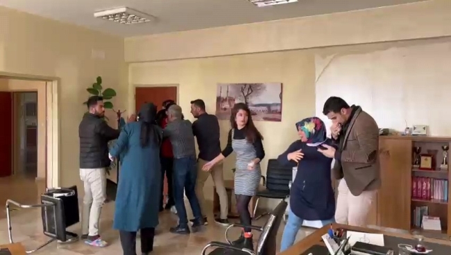 ÖĞRETMENLER GÜNÜ'NDE 3 ÖĞRETMEN DARP EDİLDİ!