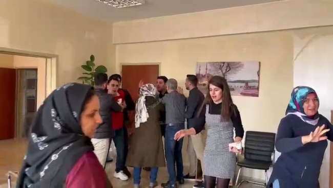 ÖĞRETMENLER GÜNÜ'NDE 3 ÖĞRETMEN DARP EDİLDİ!