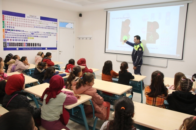 HALİLİYE BELEDİYESİ TRAFİK EĞİTİM PARKI İLE ÖĞRENİYORLAR