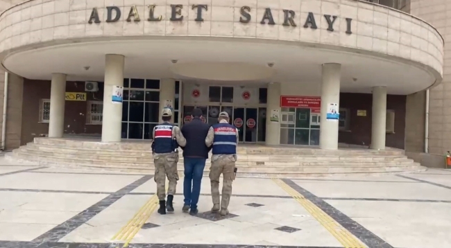 ŞANLIURFA'DA ARANAN DOLANDIRICI SAHTE KİMLİKLE YAKALANDI