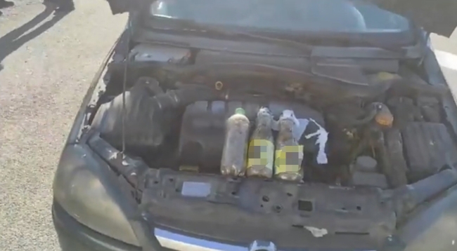 UYUŞTURUCUYU ARACIN MOTOR KAPUTUNA ZULALAMIŞLAR