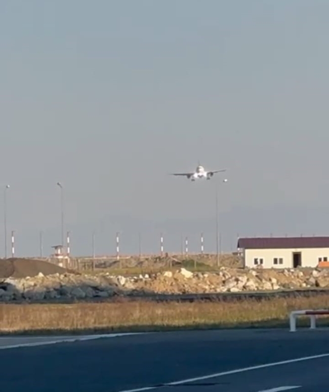 FIRTINA UÇAĞI BEŞİK GİBİ SALLADI