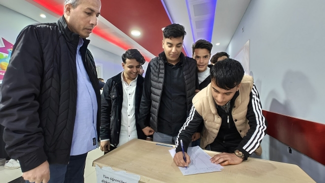 EYYÜBİYE BELEDİYESİ EĞİTİM DESTEKLERİNE DEVAM EDİYOR