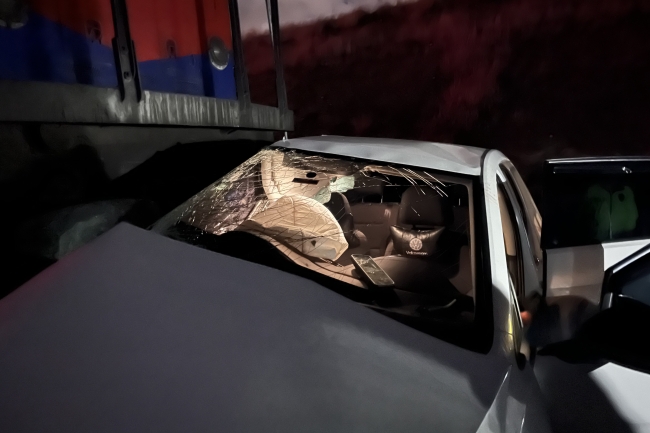 DİYARBAKIR’DA LOKOMOTİF OTOMOBİLE ÇARPTI: 2’Sİ AĞIR 5 YARALI